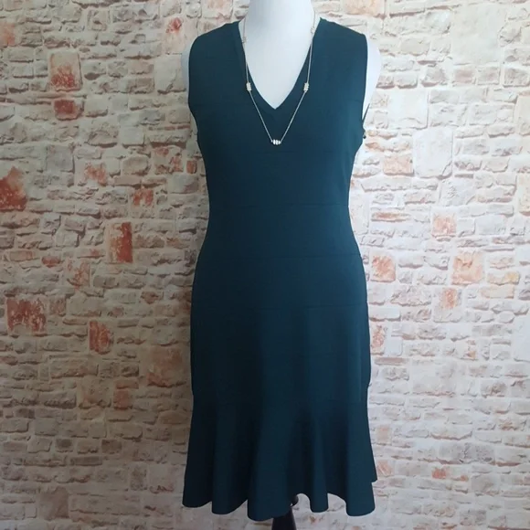 New Vince Camuto Vneck Sleeveless Dress - Picture 1 of 8